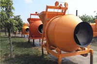 How to choose a drum concrete mixer for a small scale construction project