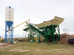 YHZS35 Mobile Concrete Batching Plant ,35 cubic Mobile Concrete Mixing Plant