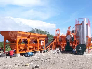Small mobile asphalt mixing plant